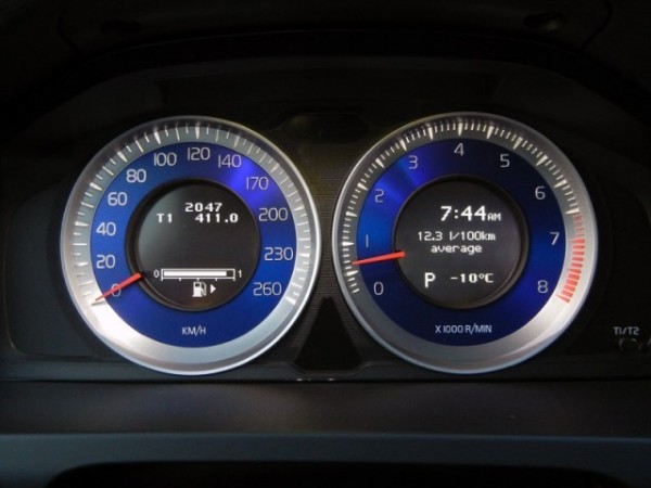 2012-volvo-s60-r16-2950.jpg.640.jpg